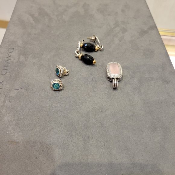 Traded David Yurman diamond topaz stud earring - Picture 8 of 8